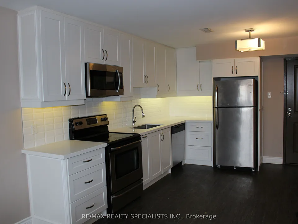 6 Brant Ave #8