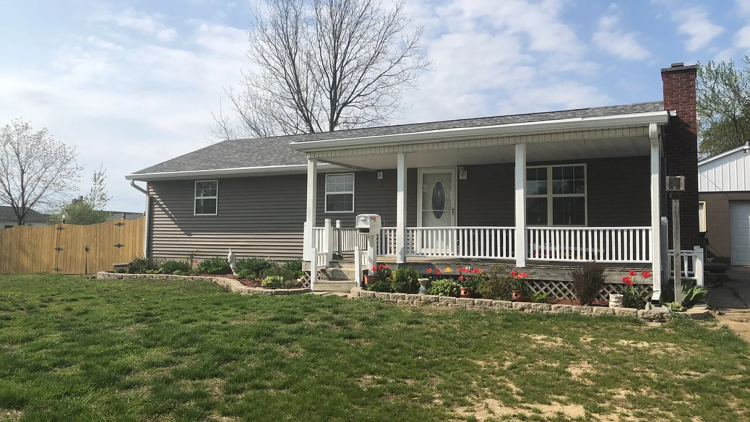 328 W Thomas St photo 1