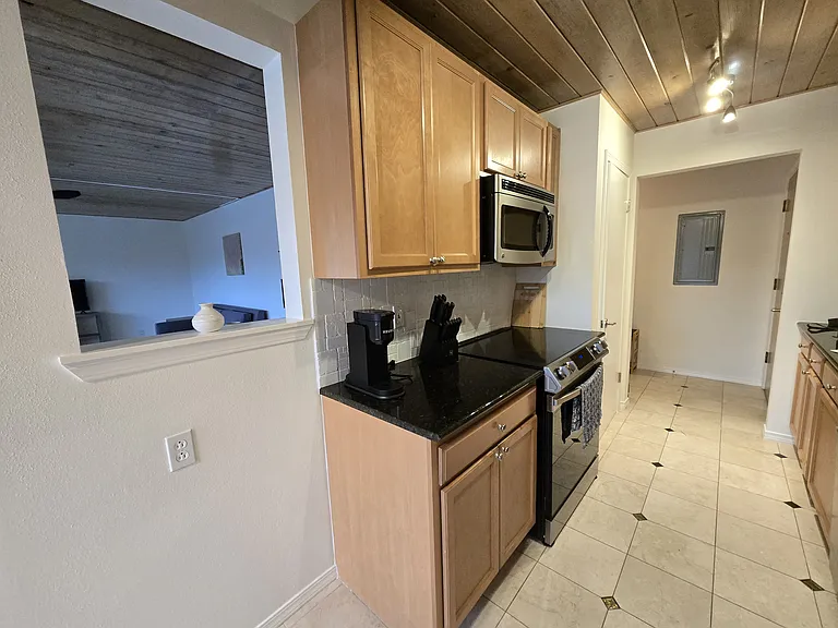 5249 40th Ave NE #402 — Photo 4