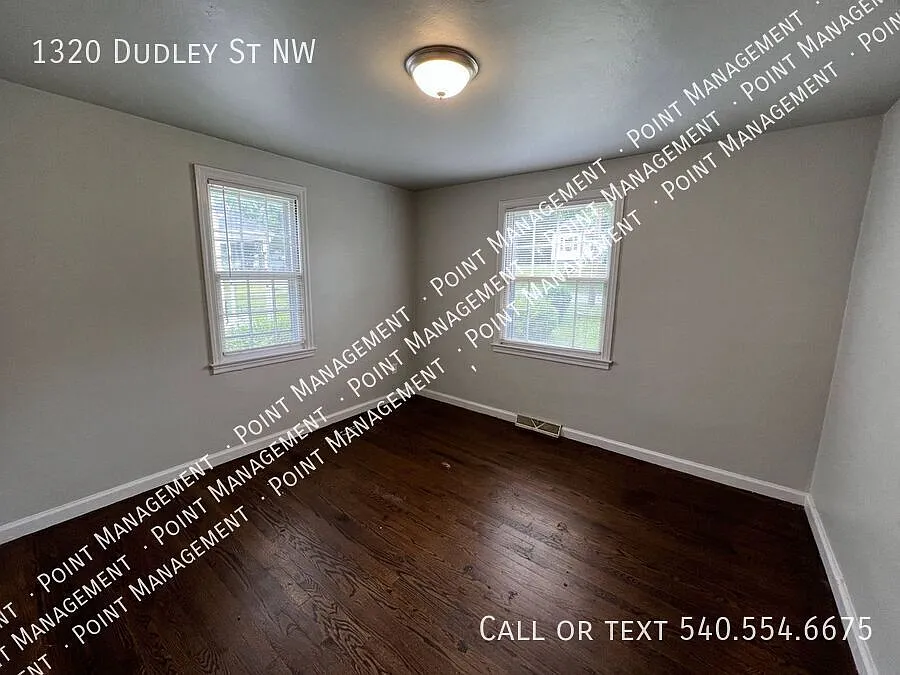 Cozy 2 bed 1 bath — Photo 4