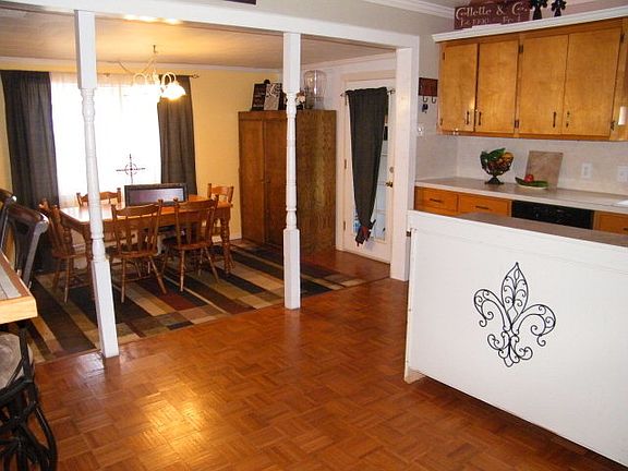4th image of 2115 Avenue F