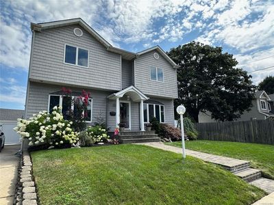 1724 Lexington Avenue, Merrick, NY, 11566