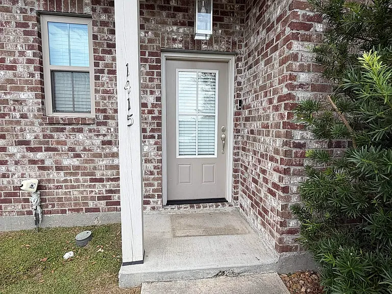 1415 Pelican Club Dr — Photo 2