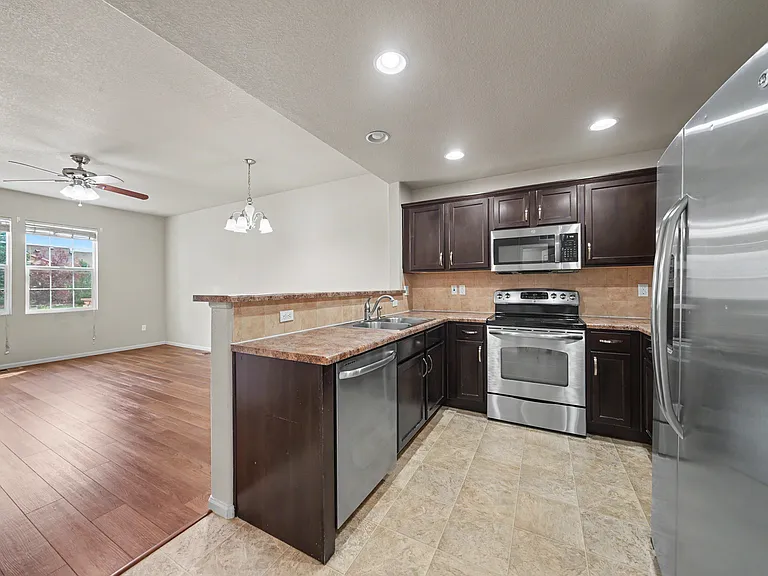5493 Cross Creek Dr — Photo 4