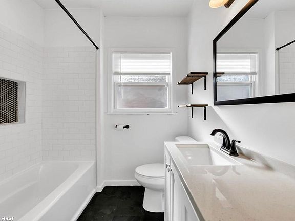 4th image of 17560 Stoepel St #2NDFLOOR