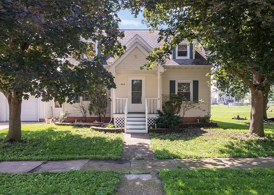 1st image of 509 1st St E