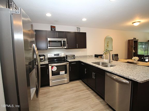 3rd image of 2827 ROBERT Street