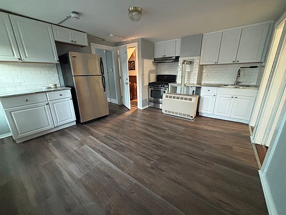 3rd image of 12 Garnet St APT 2
