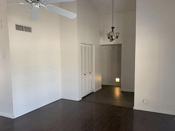 3rd image of 1527 W Jacinto Ave
