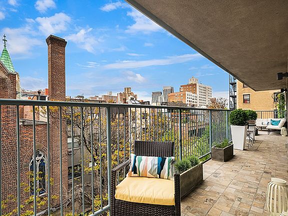 5th image of 324 W 23rd St APT 4B
