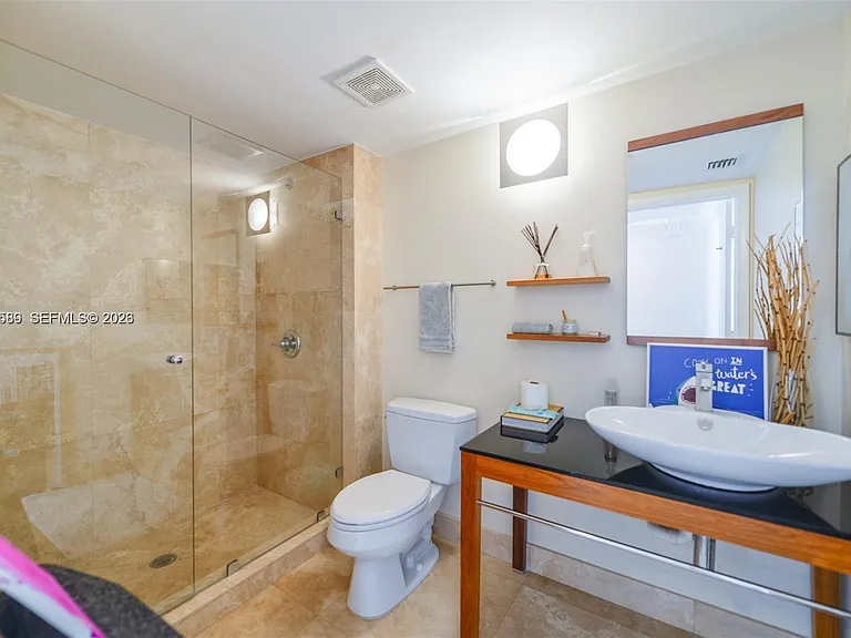31 SE 5th St #3002 — Photo 13
