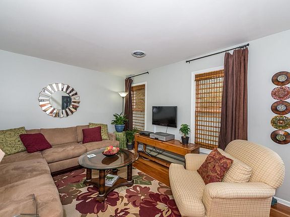 5th image of 335 Cardinal Rd