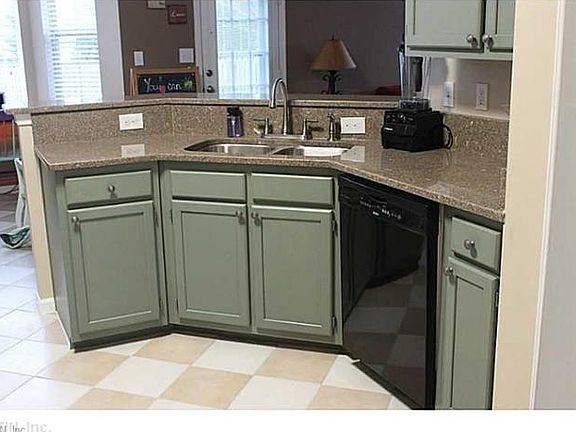 3rd image of 103 Great Oak Cir