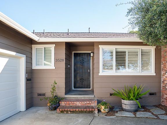 3rd image of 3528 Yale Drive