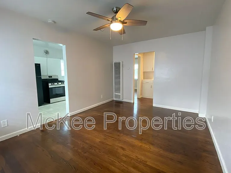 4334.5 Van Dyke Ave — Photo 3