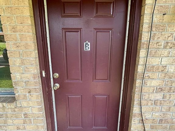 3rd image of 105 Pinebrook Pl #B