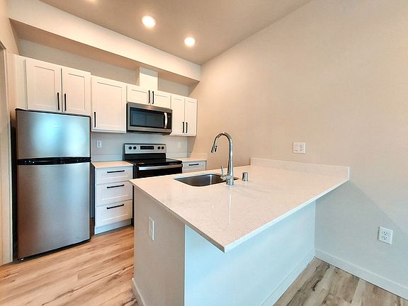 5th image of 810 Yakima Ave #7