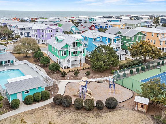 3rd image of 221 Seawatch Way