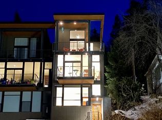 1 E State St, Hood River, OR 97031