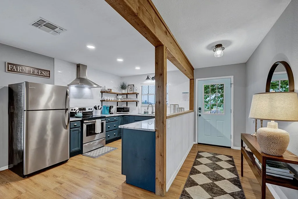 3 bed, 1366 sqft, $2,600 — Photo 3