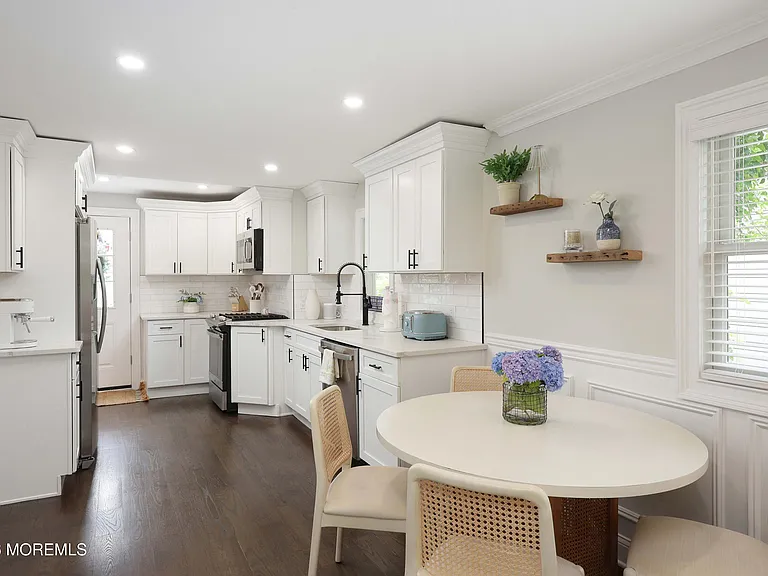 210 Linden Ave — Photo 9