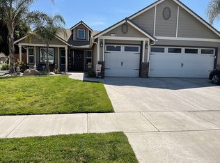 1743 W Bryman St, Hanford, CA 93230