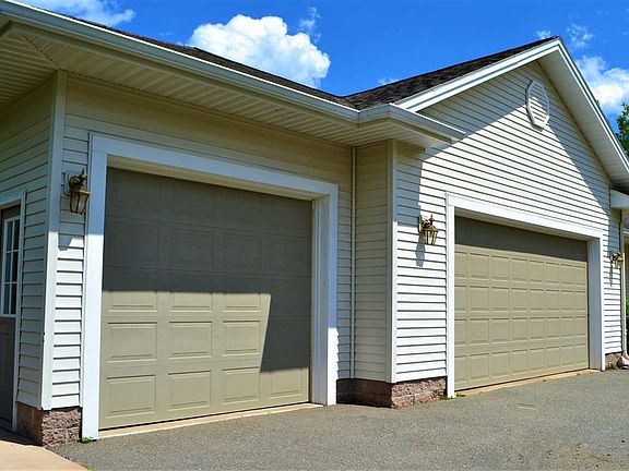 2nd image of 2915 Parkview Dr