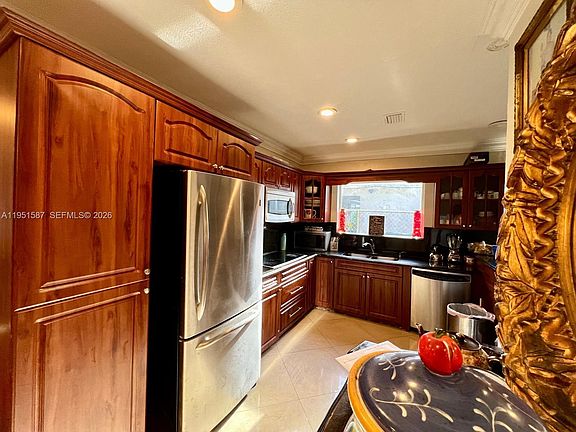 4th image of 3105 SW 13th St