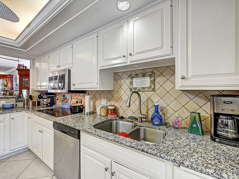 4821 S Landings Dr #106 — Photo 1