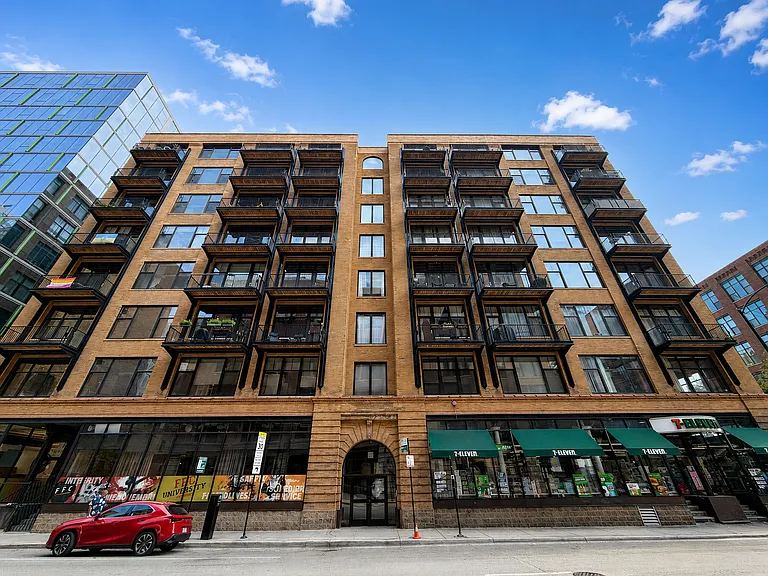 625 W Jackson Blvd #803 — Photo 1