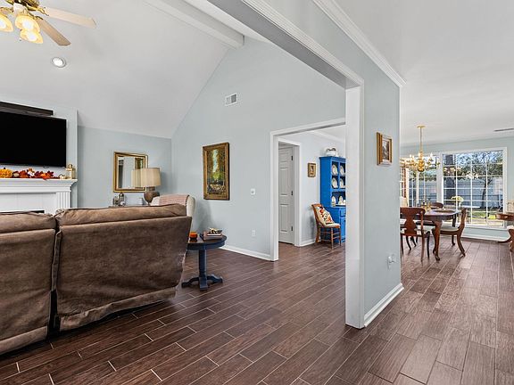 5th image of 208 Woodcrest Dr