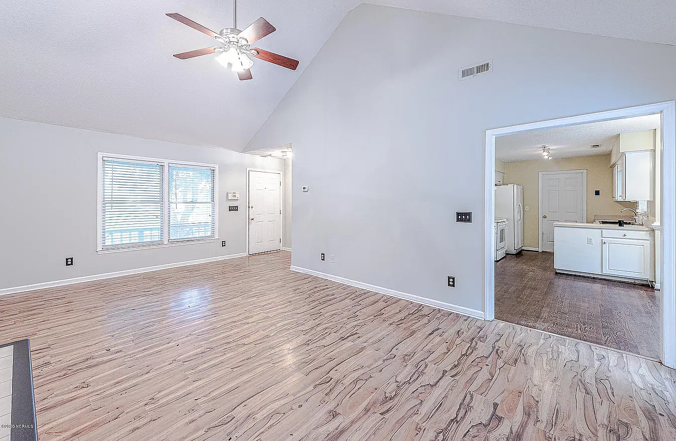 3 bed, 1596 sqft, $2,500 — Photo 2