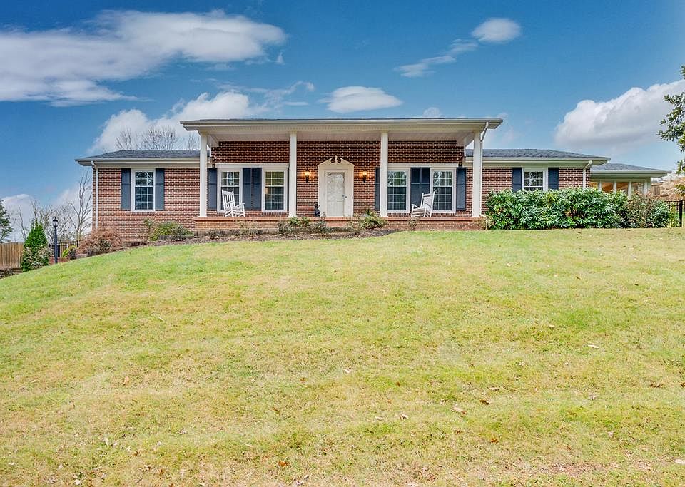 1st image of 230 Clover Ln