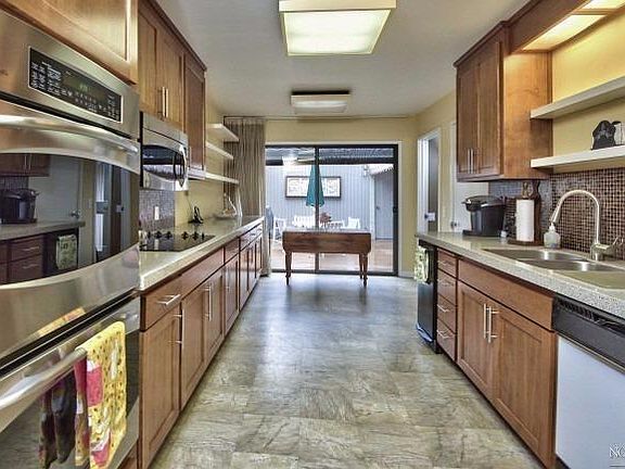 4th image of 310 Deer Hollow Dr