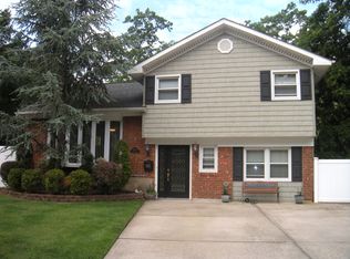 1350 Gaston Street, wantagh woods, NY