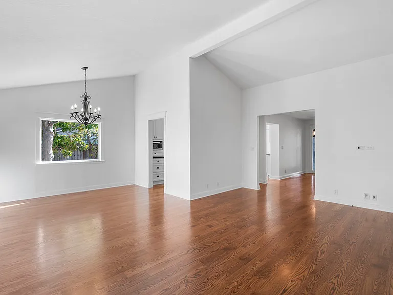 648 Tunbridge Rd — Photo 9