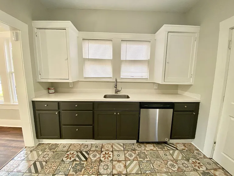 1047 E Highland Blvd — Photo 7