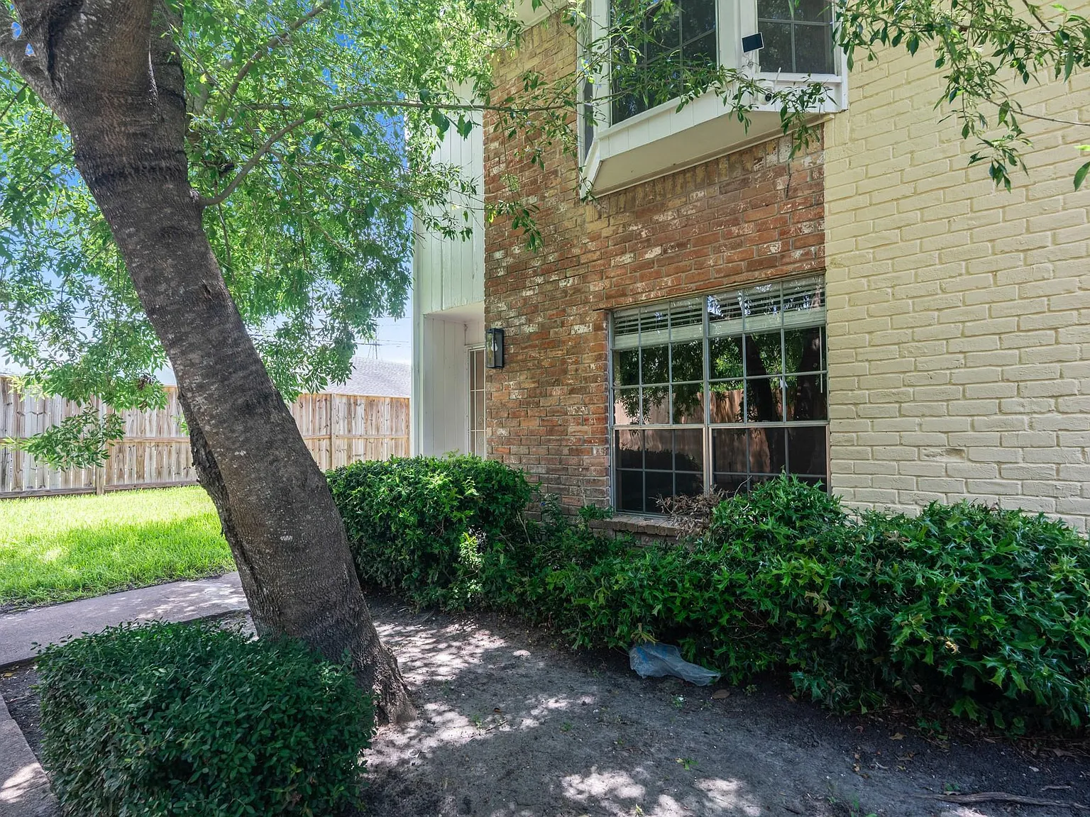2 bed, 2.5 bath, 1310 sqft, $1,600 — Photo 2