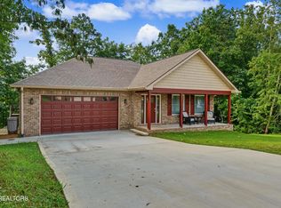 898 Hillside Ln, Lenoir City, TN 37771