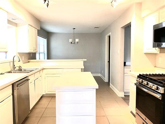 3rd image of 4369 Hemingway Dr