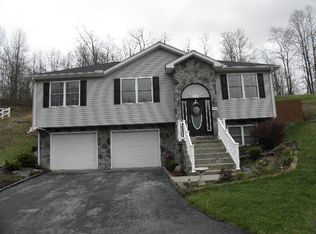 208 Skyview Dr, Beckley, WV 25801