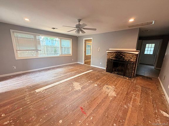 4th image of 93 Lynbrook Drive