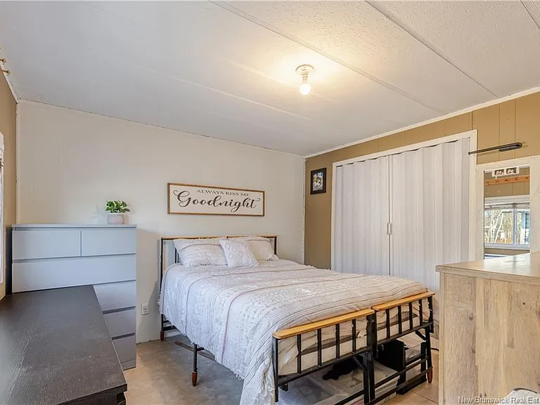 34 Elmdale Cres — Photo 12