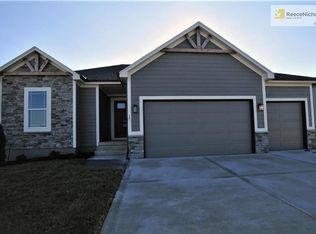 2360 NE Douglas St, Lees Summit, MO 64064