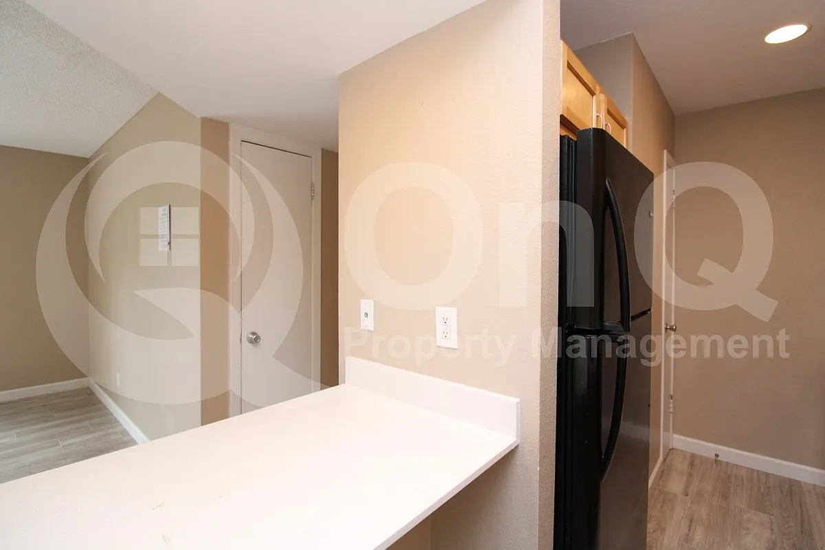2 bed, 2.0 bath, 956 sqft, $1,350 — Photo 4
