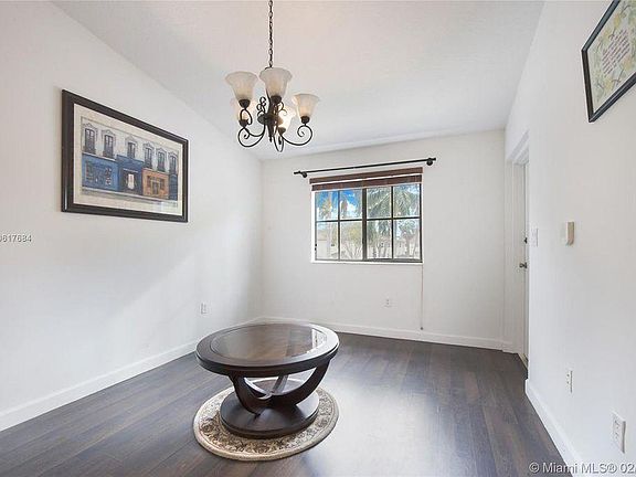 2nd image of 2910 SE 13th Ave Unit 205