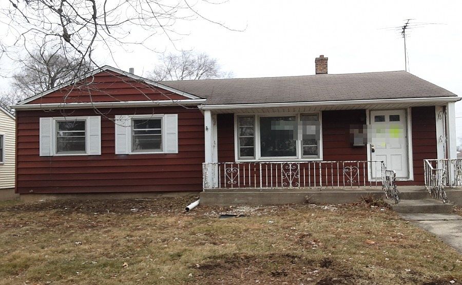 1st image of 143 W Sauk Trl S