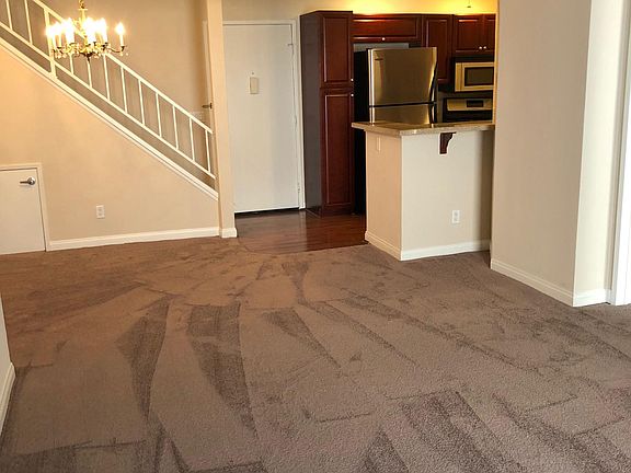 3rd image of 5520 Owensmouth Ave APT 312