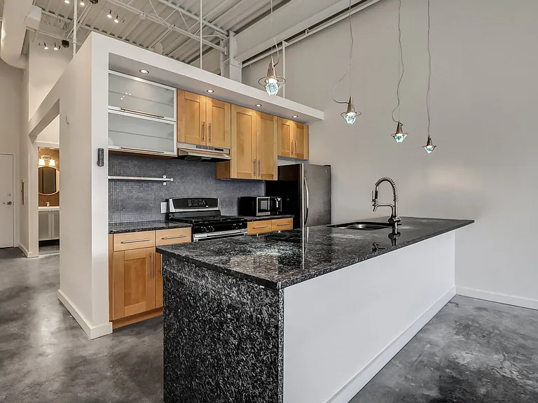2514 Abercorn St #205 — Photo 25