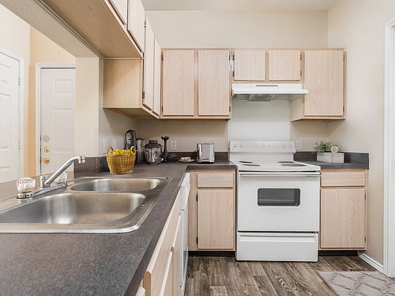 Open Kitchen View - Avalon Oaks Apartments